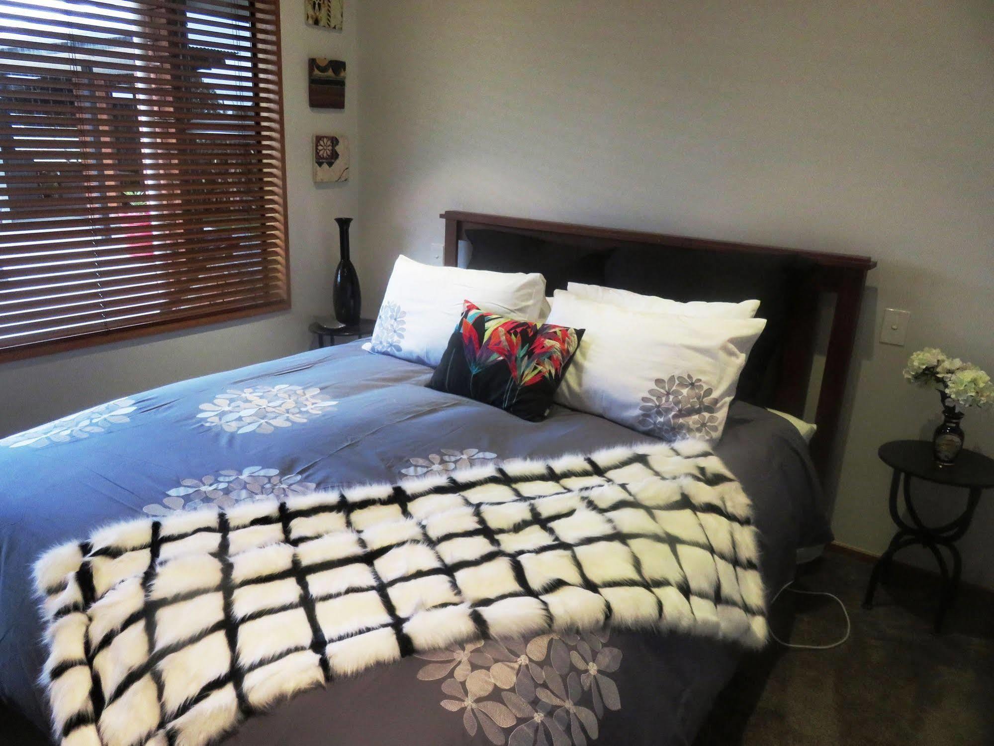 Maples On Harewood Bed and Breakfast Christchurch Exteriör bild